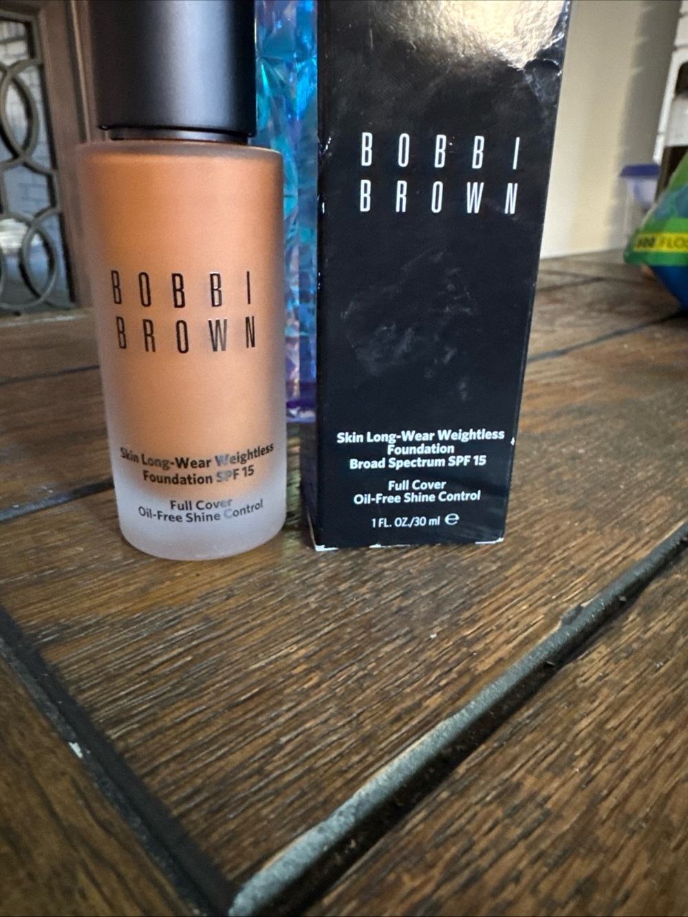 Bobbi Brown Neutral Walnut N-090 Foundation Shade